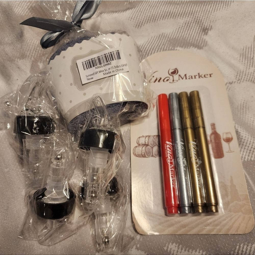 Wine Accessory Kit. Pens, 5 stoppers, towel. NEW. Perfect gift or accessory!‎